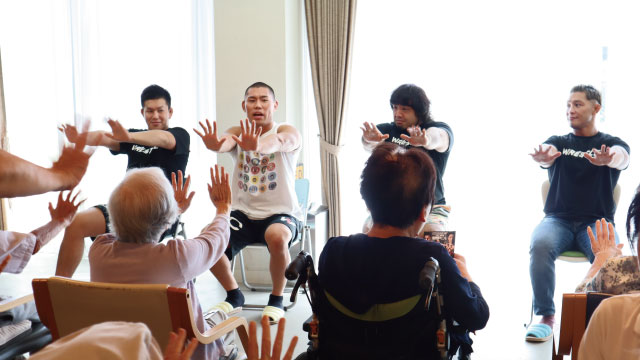 WRESTLE-1チャンピオン・稲葉大樹選手が介護施設を訪問！