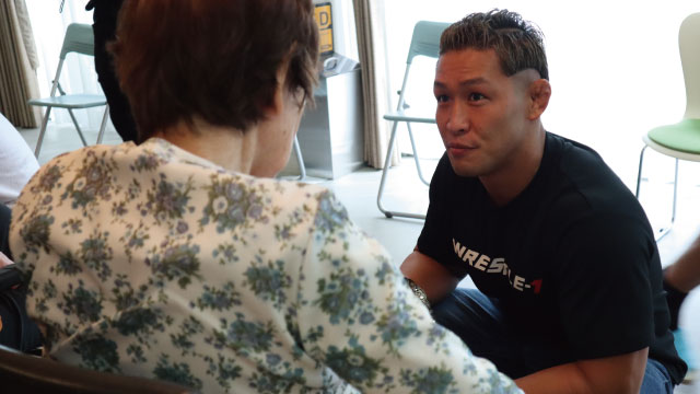 WRESTLE-1チャンピオン・稲葉大樹選手が介護施設を訪問！